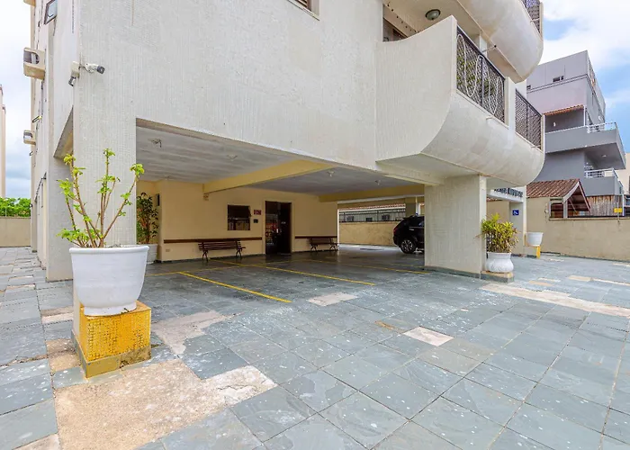 Apê Famoso com Ar e Garagem coberta Apartamento Guarujá