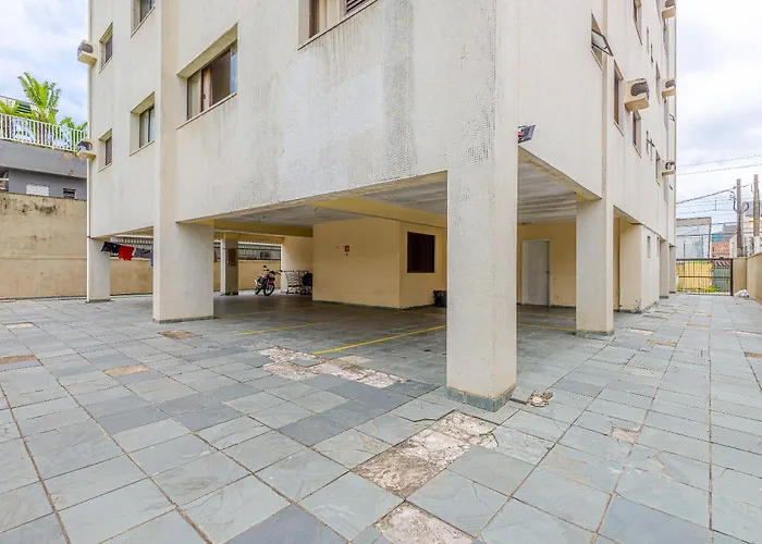 Apê Famoso com Ar e Garagem coberta Apartamento Guarujá
